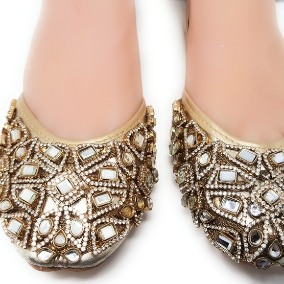 Beautiful Handmade kussay - Picture 3 of 3